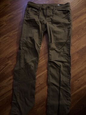 EMPYRE Men's Olive Green pants